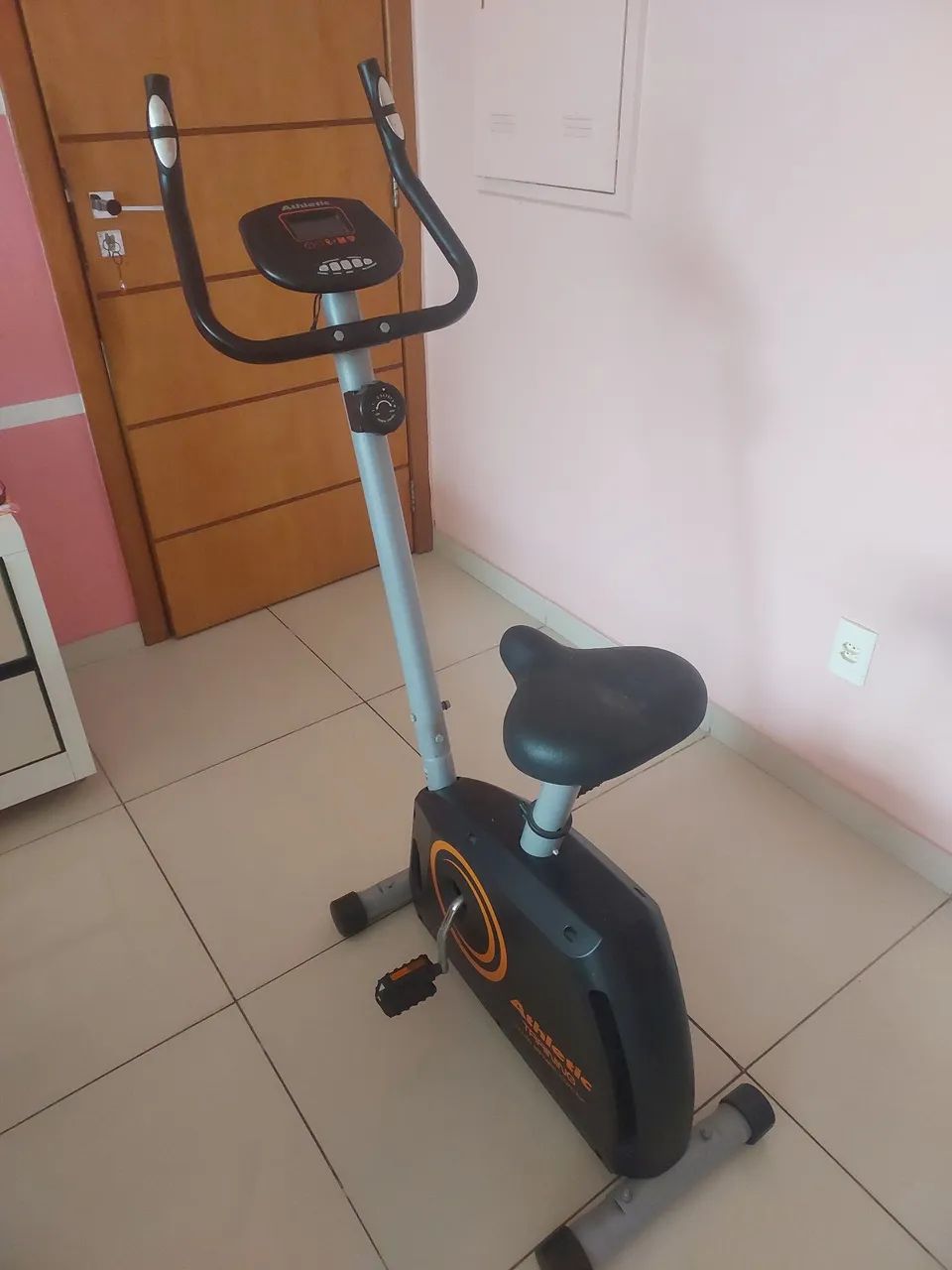Vendo uma excelente bicicleta Ergometrica nova - Foto 3