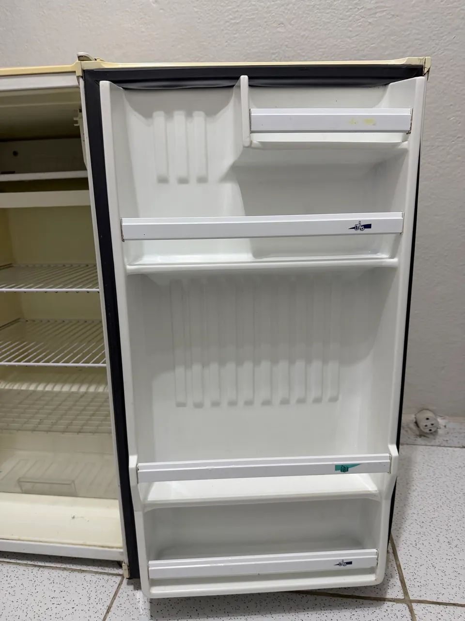     Frigobar usado e conservado - Gelando Perfeitamente! - Foto 4