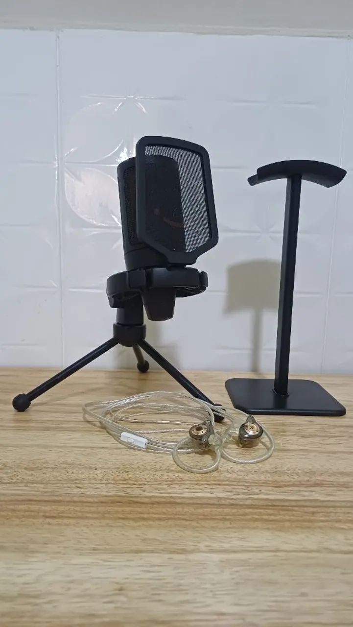 Vendo microfone, fone e suporte