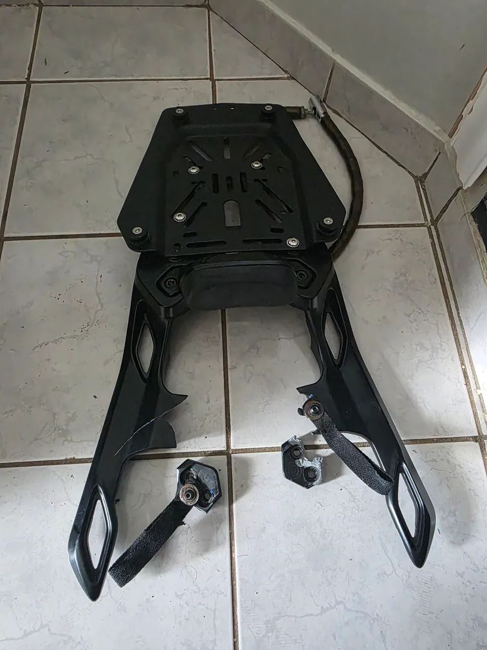 Suporte Bajaj Dominar 400 para reparo