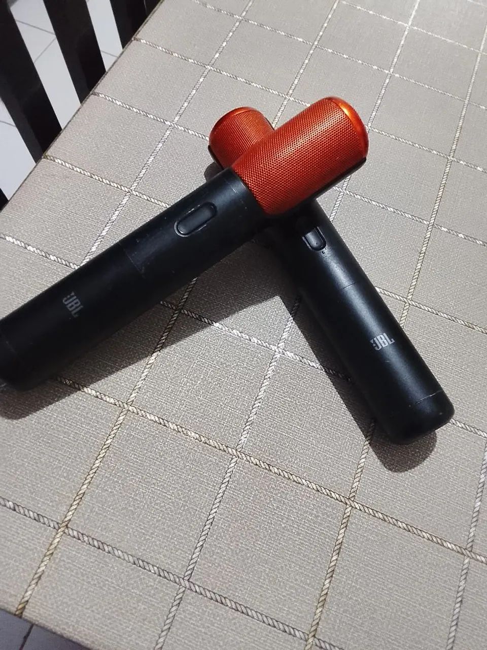 Vendo par de microfone  original JBL.