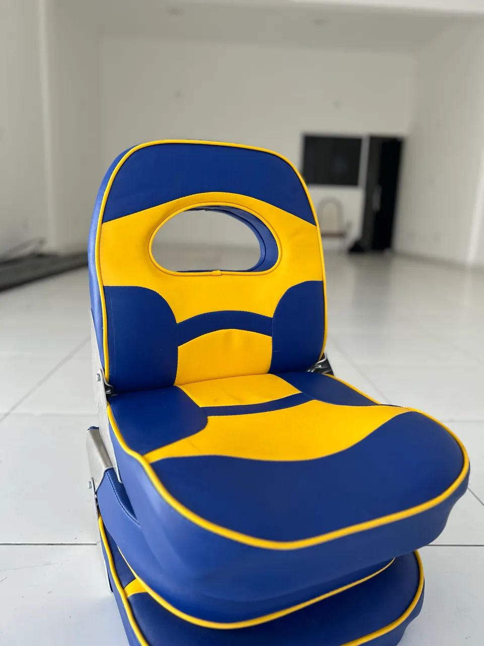 Poltrona Náutica Estofada - Conforto e Acabamento Premium
