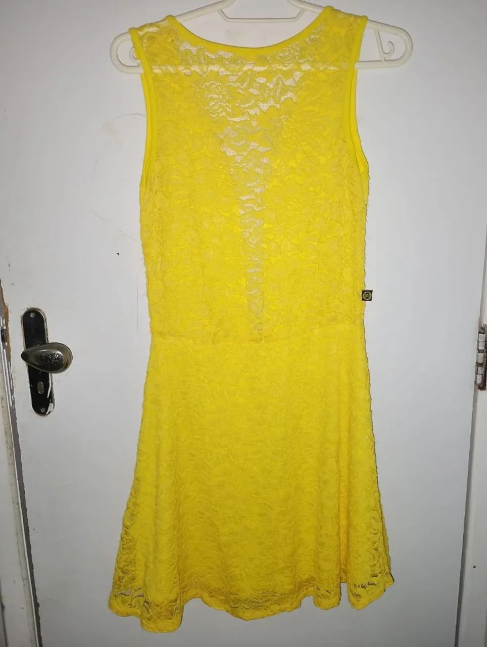 Vestido Curto De Renda Amarelo Com Pérolas - Usado 1 Vez - Foto 2
