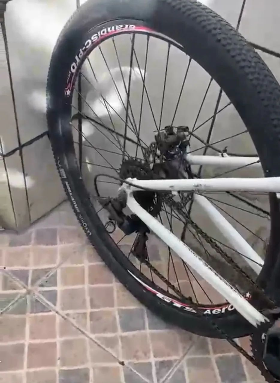 MTB aro 29 branca - Foto 4