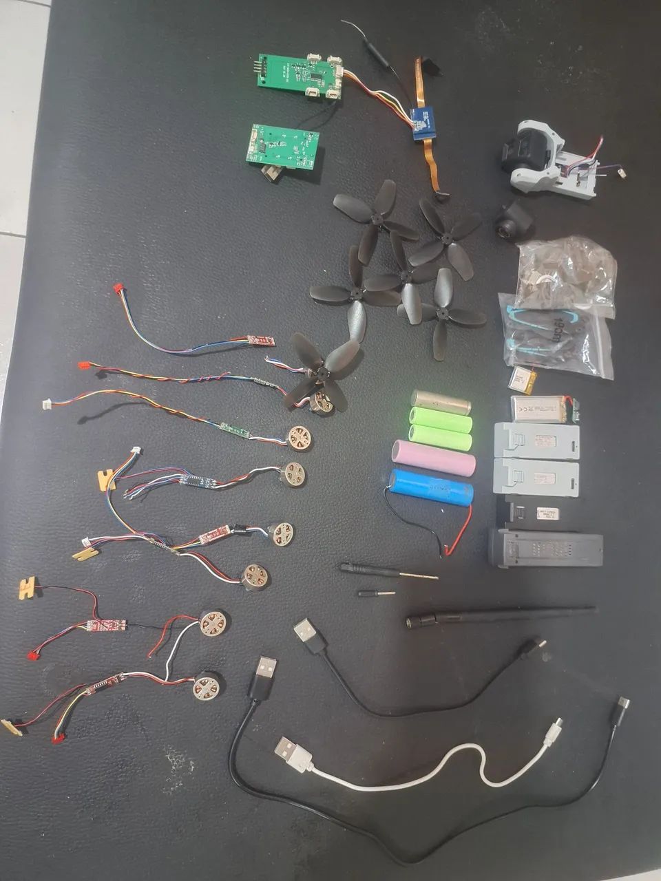 Maleta com vários acessórios para drones - Foto 2