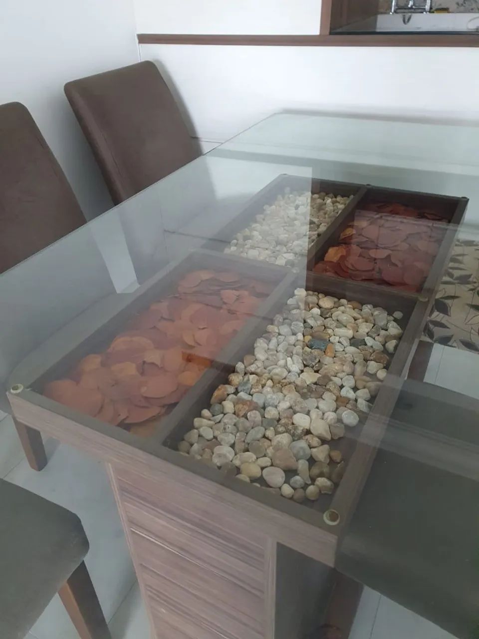 Vende se mesa de vidro com 6 cadeiras - Foto 2