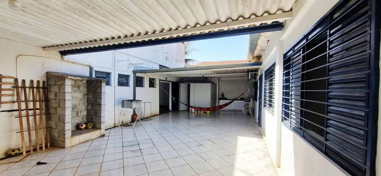 Galpao  com dois apartamentos e escritório no fundo.  - Foto 5