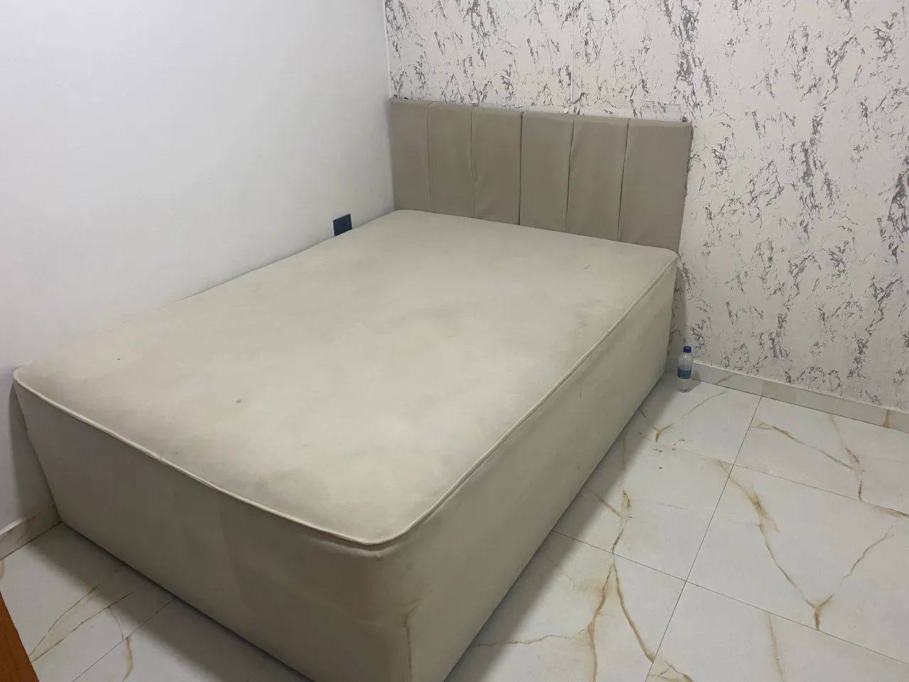 Cama casal de mola e espuma 