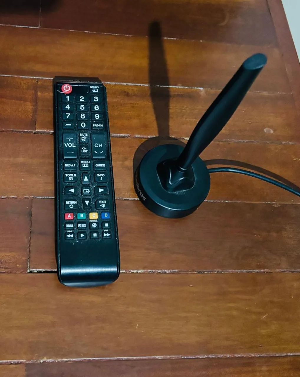 Televisão Samsung 32 polegadas com duas listras na tela e a tela está apagando - Foto 4