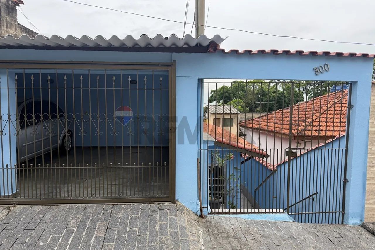 Casa com 02 dormitórios e Vaga - Vila Ema
