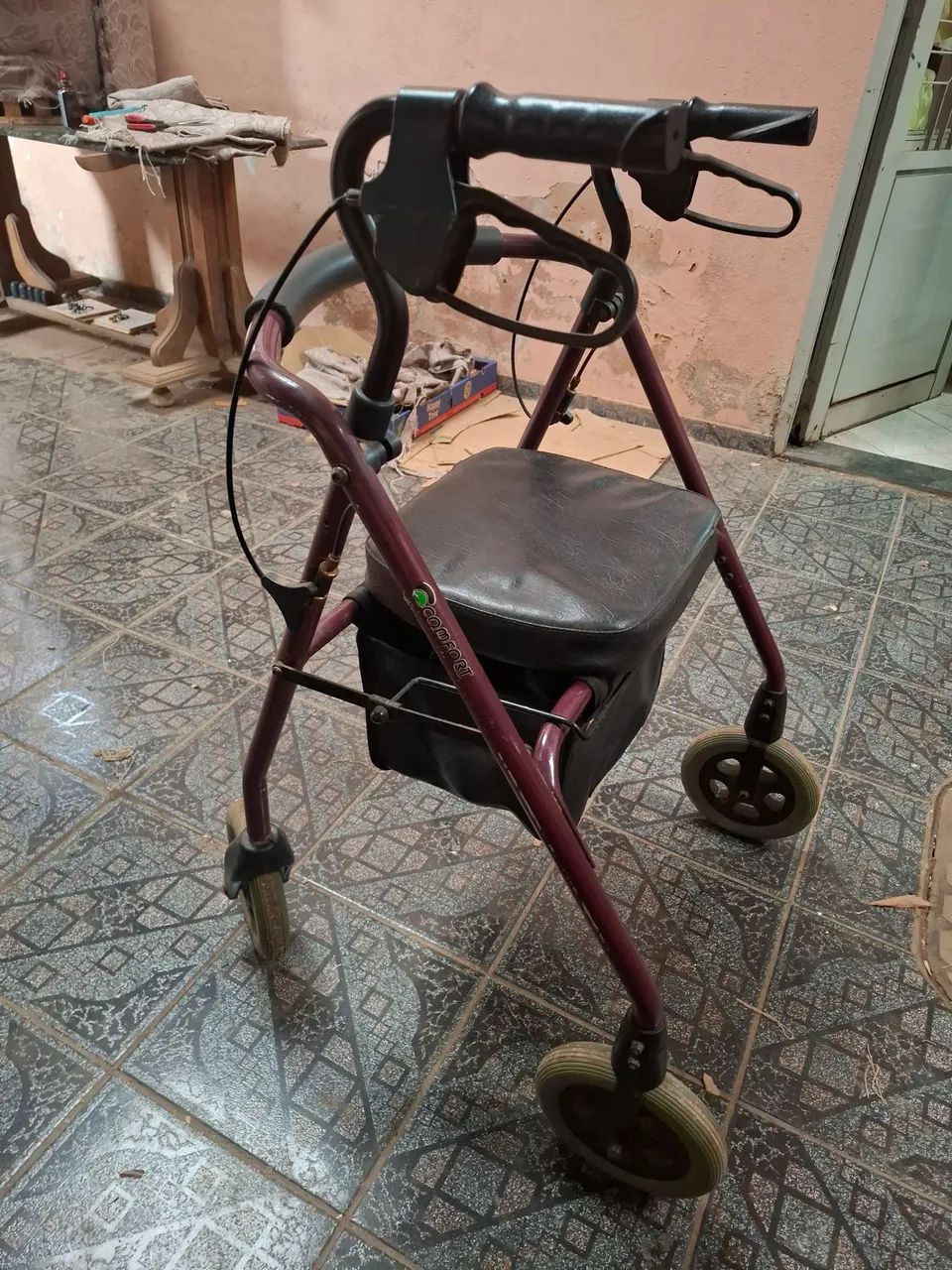 Andador para idosos com 4 rodas.  - Foto 3