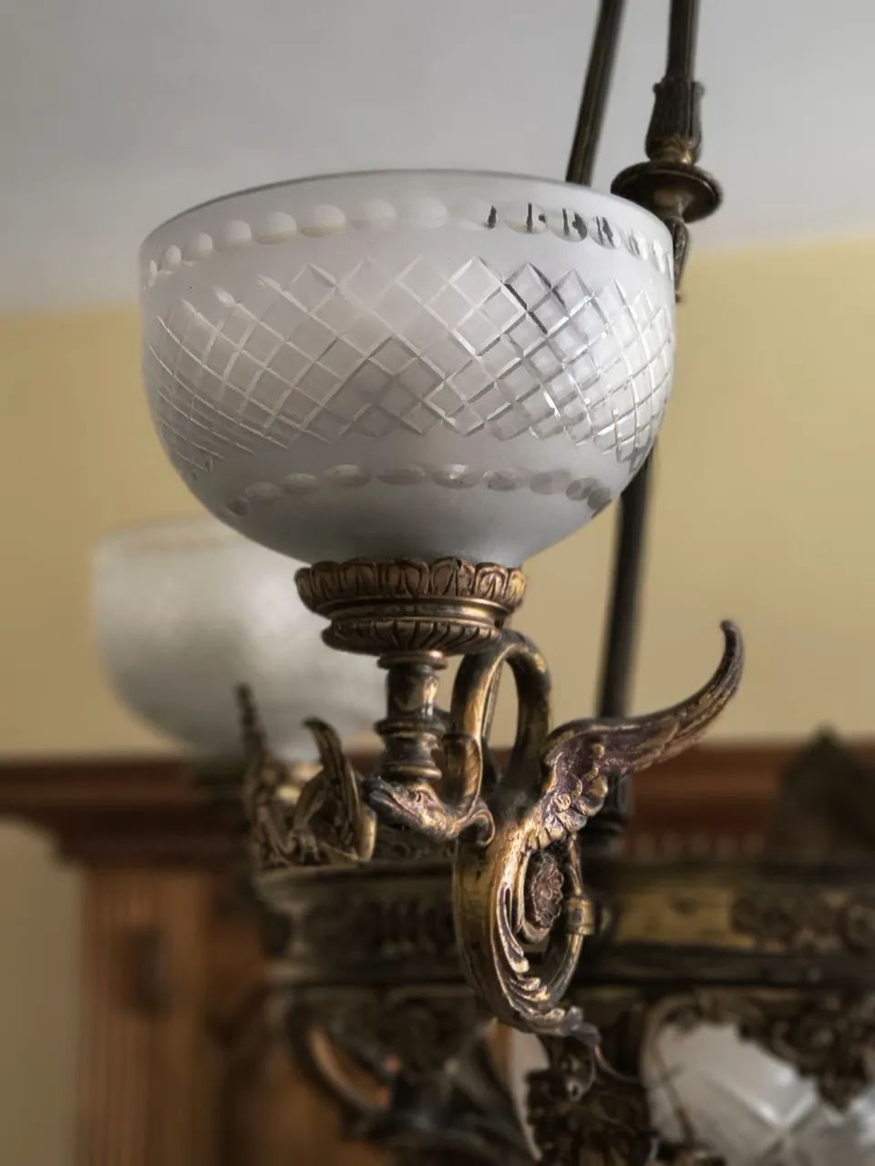 Lustre antigo de bronze  - Foto 2