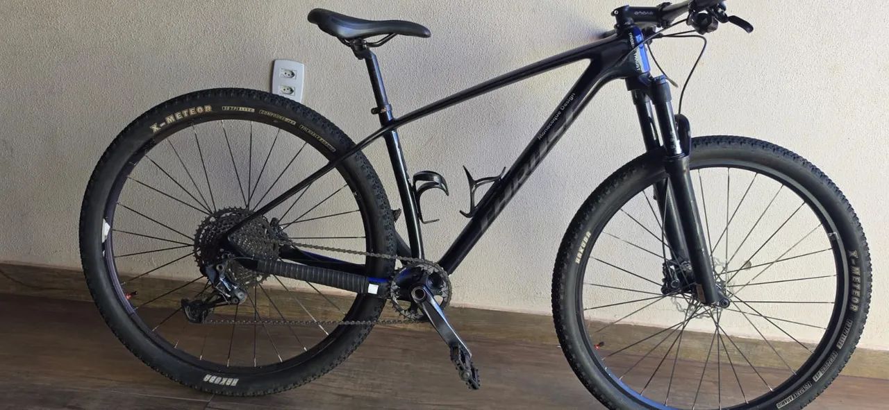 Bike Thrust Carbono 