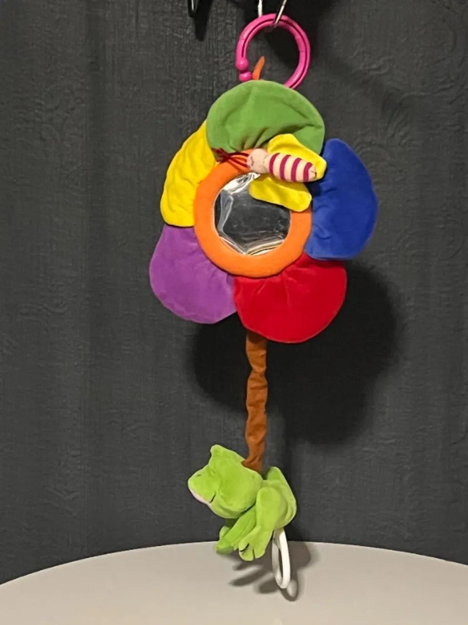 Móbile flor a corda musical para berço 