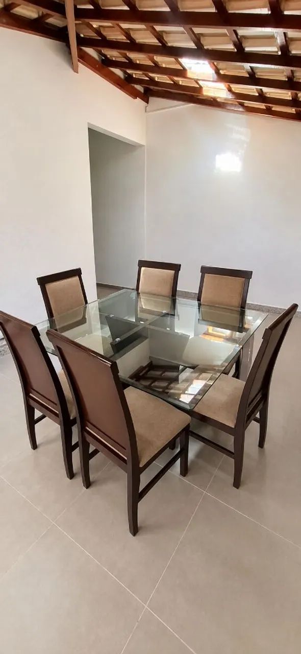 Conjunto mesa com tampo de vidro e 6 cadeiras