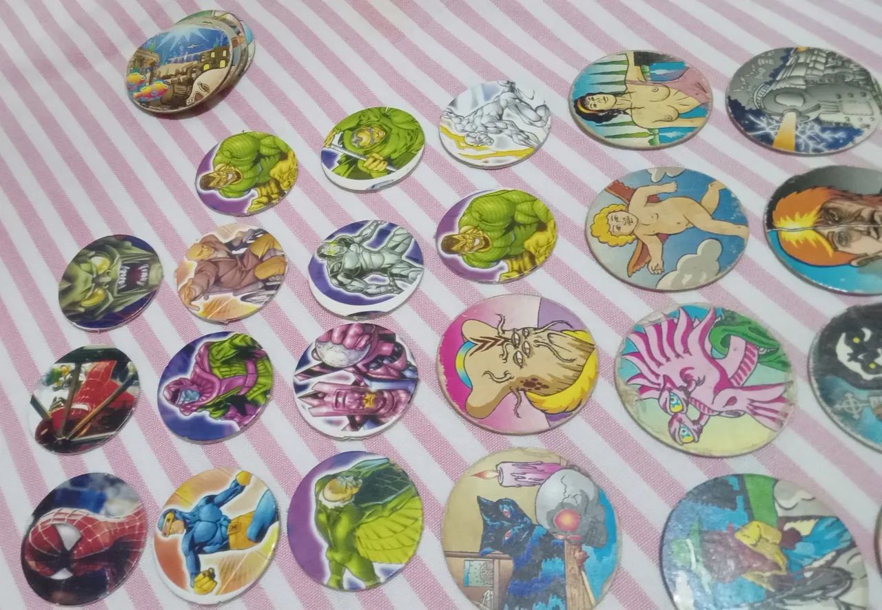 Vinte e seis tazos da Marvel comics, Buzzy Caps e medabots  - Foto 3