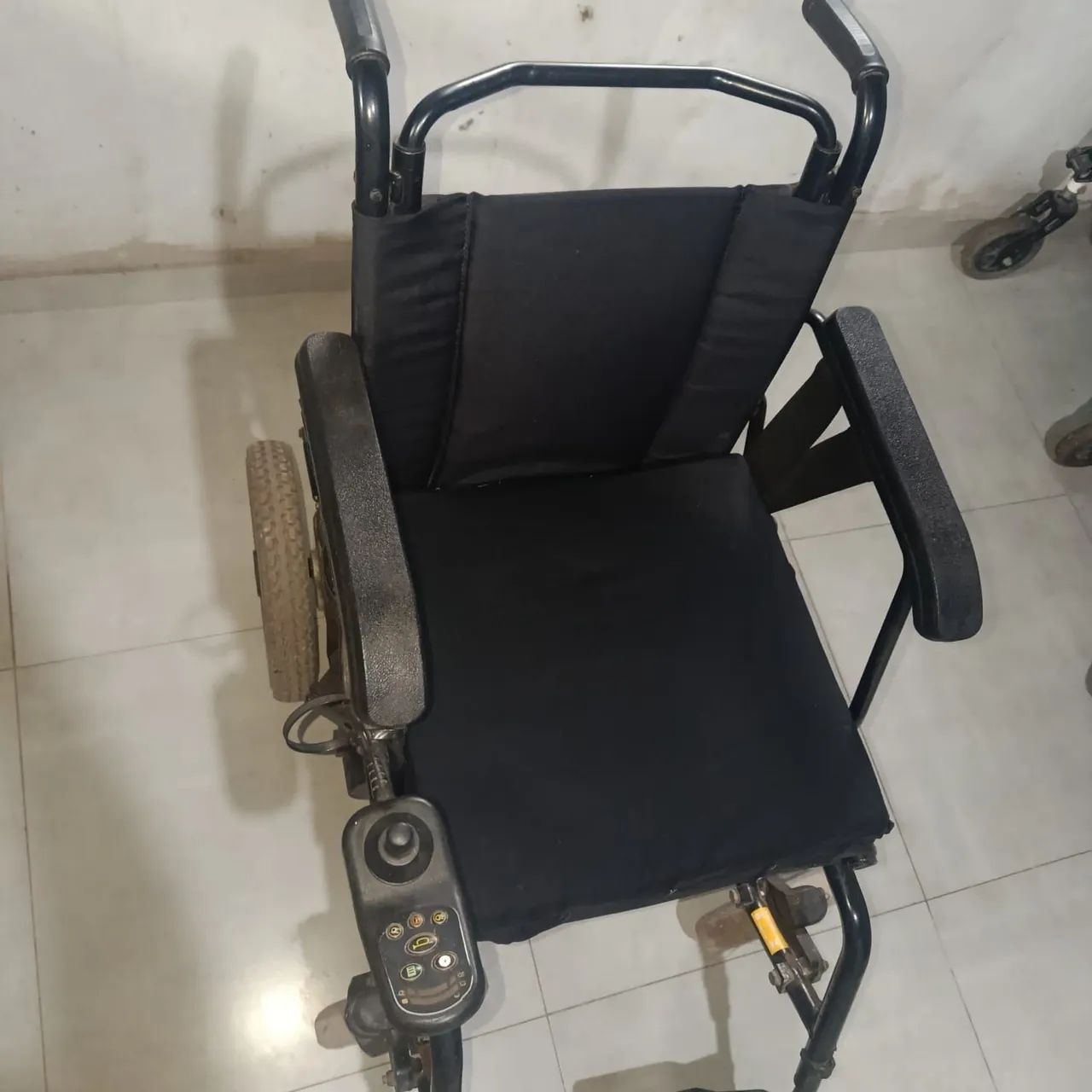 Cadeira de rodas motorizada 2.500