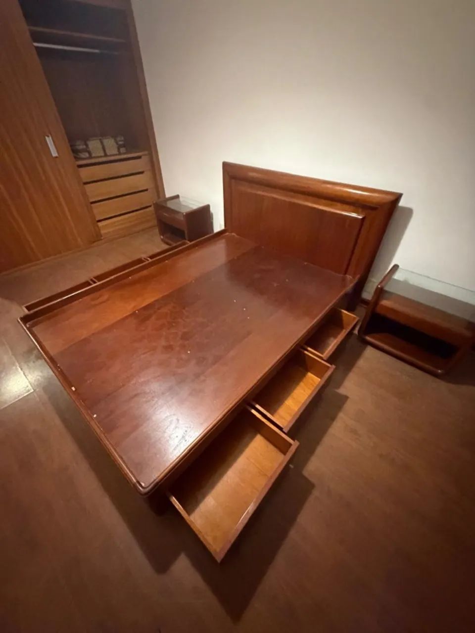 Cama, mesinhas e guarda roupa - Foto 4