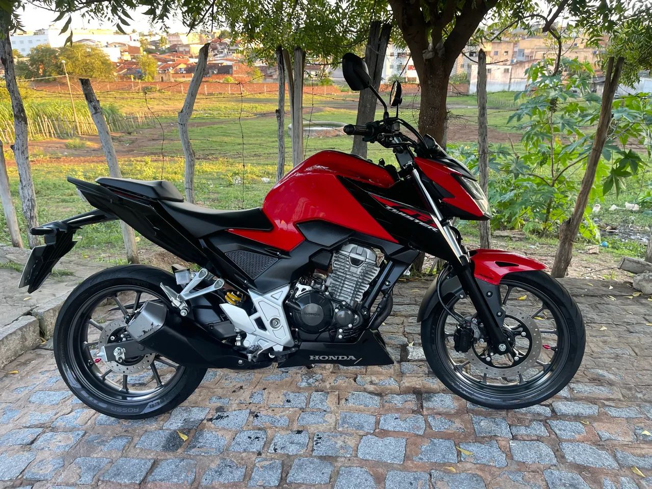 CB300 F 