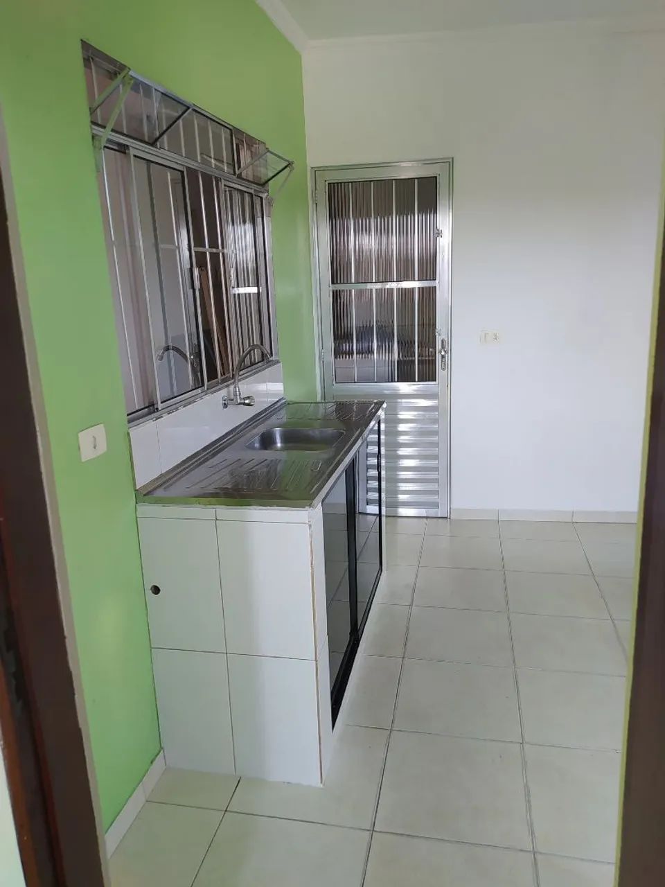 Casa de 2 cômodos água e luz incluso  - Foto 2