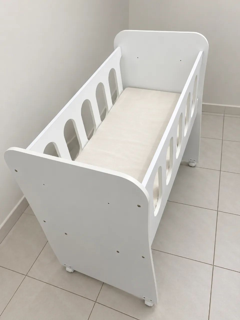 Mini Berço Moisés Branco com Colchão e Rodinhas - Foto 5