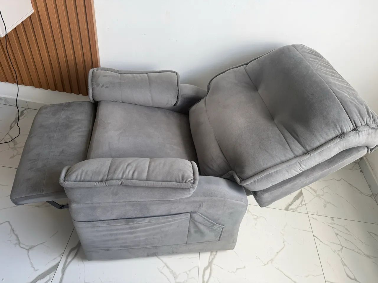 Poltrona Reclinável Grande Cinza com Assento Largo - Muito Confortável
