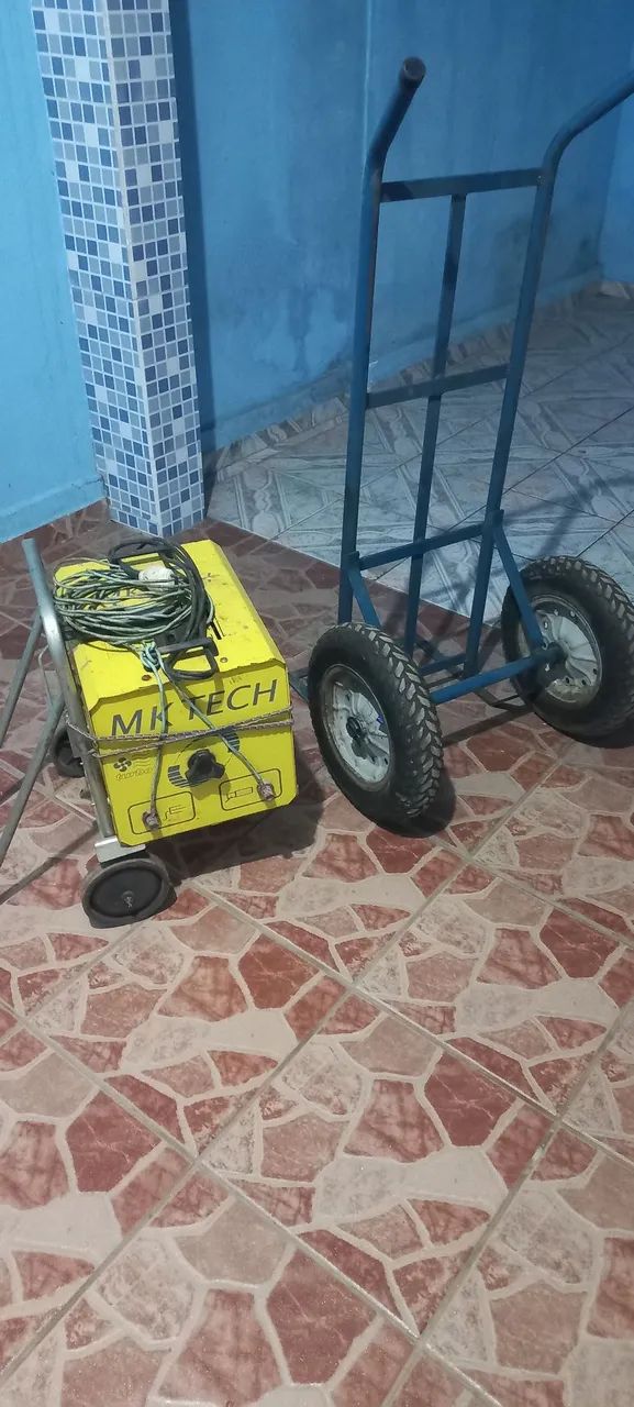Maquina de solda e carrinho