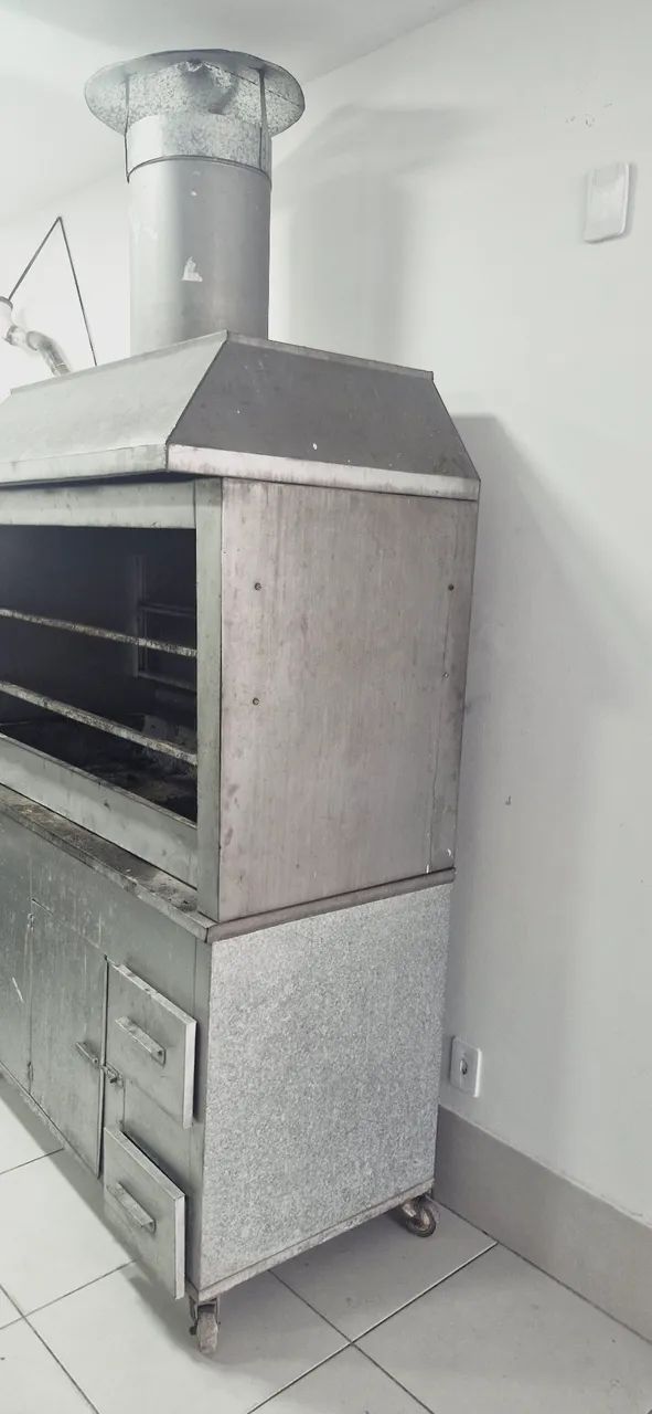 CHURRASQUEIRA EM AÇO GALVANIZADO. - Foto 2