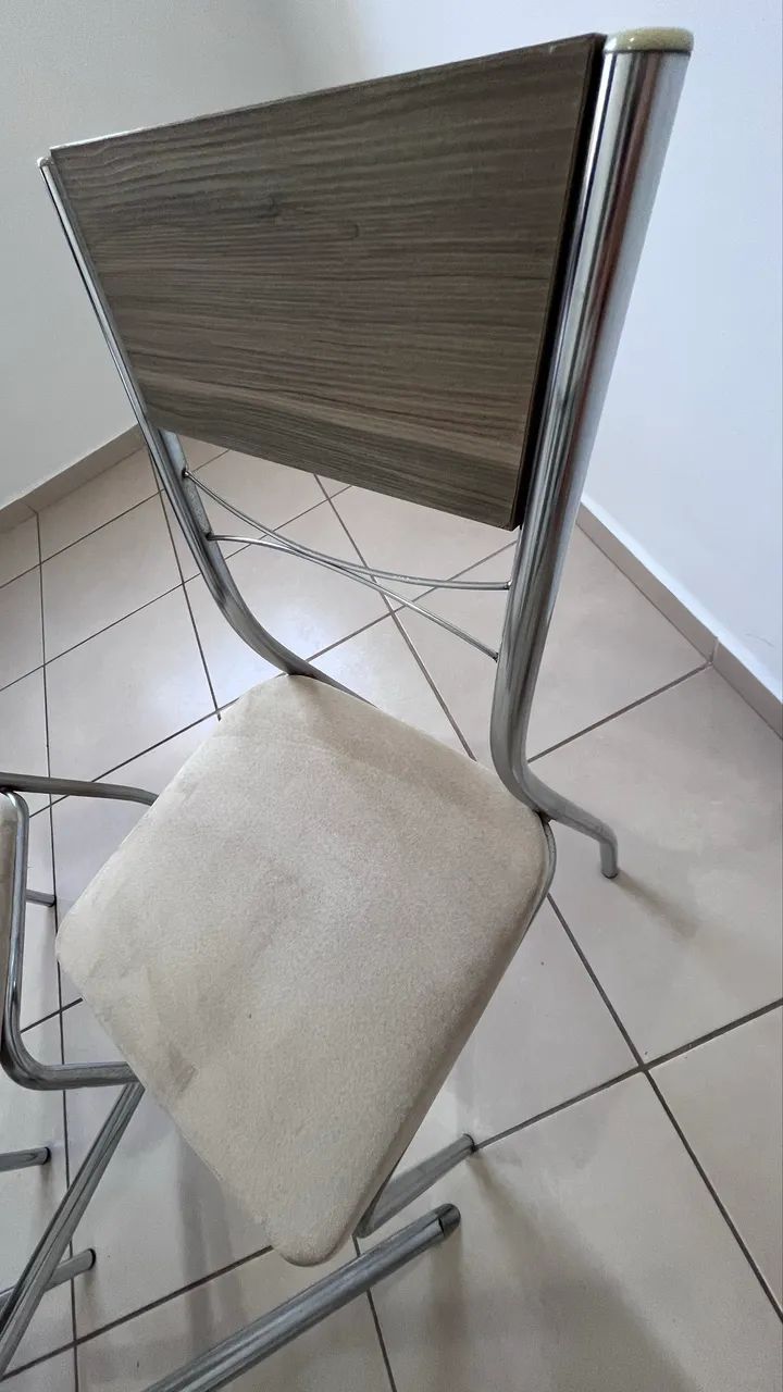 Vendo mesa de vidro com 4 cadeiras  - Foto 3