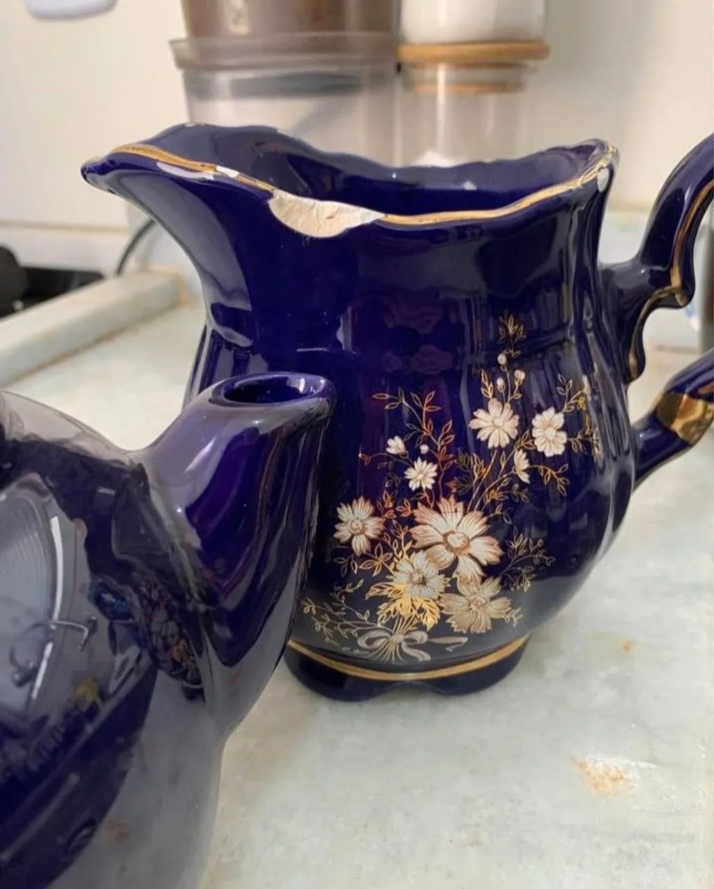 Bule e leiteira de porcelanas antigas  - Foto 3