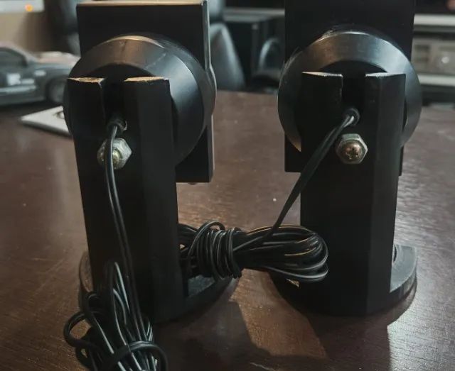 PAR DE CAIXAS BOSE, COM SUPORTE DE MESA - Foto 3