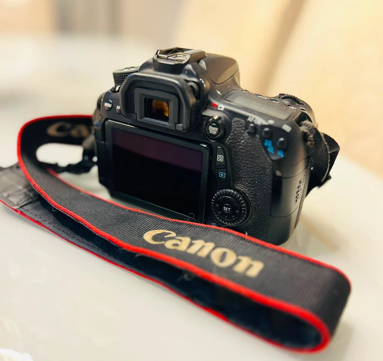 Câmera CANON 70D