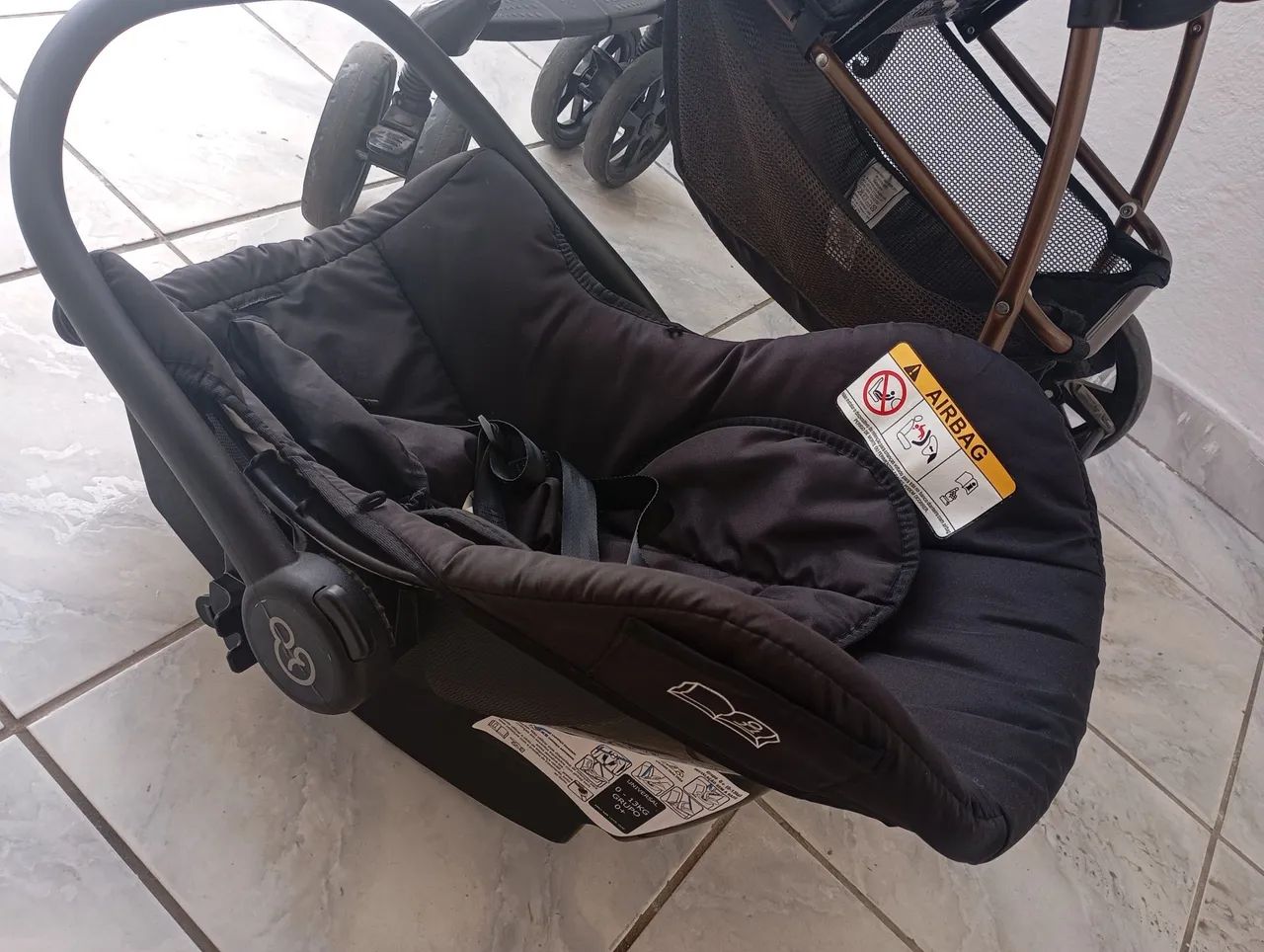 Carrinho e bebê conforto com pouco uso  - Foto 2