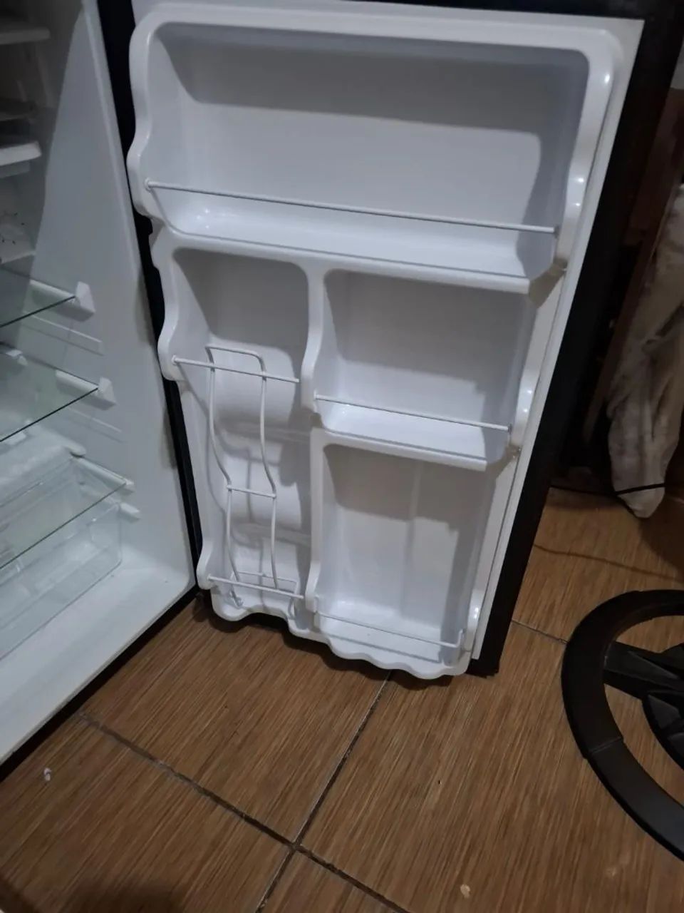 Frigobar midea 93 litros em excelente estado, - Foto 3