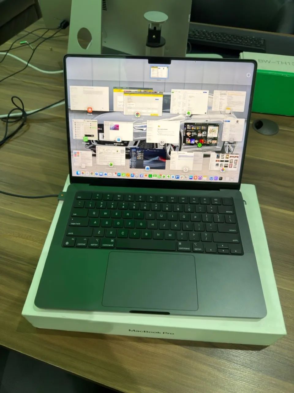 MacBook Pro m4 16gb ram 512 ssd Cinza  - Foto 2