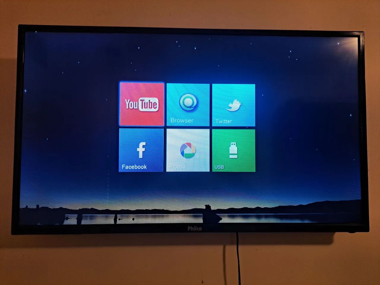 Smart tv PHILCO  40 polegadas.( defeito, funciona esta com imagem com desfalque) - Foto 4