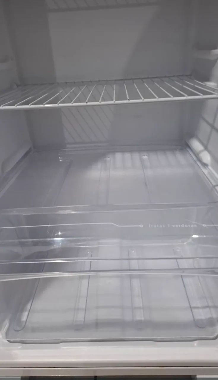 Geladeira Cycle Defrost Electrolux 240 Litros Degelo Prático Branco RE31  - Foto 6