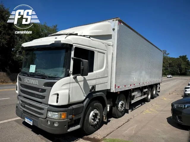 Scania P310 8x2 baú