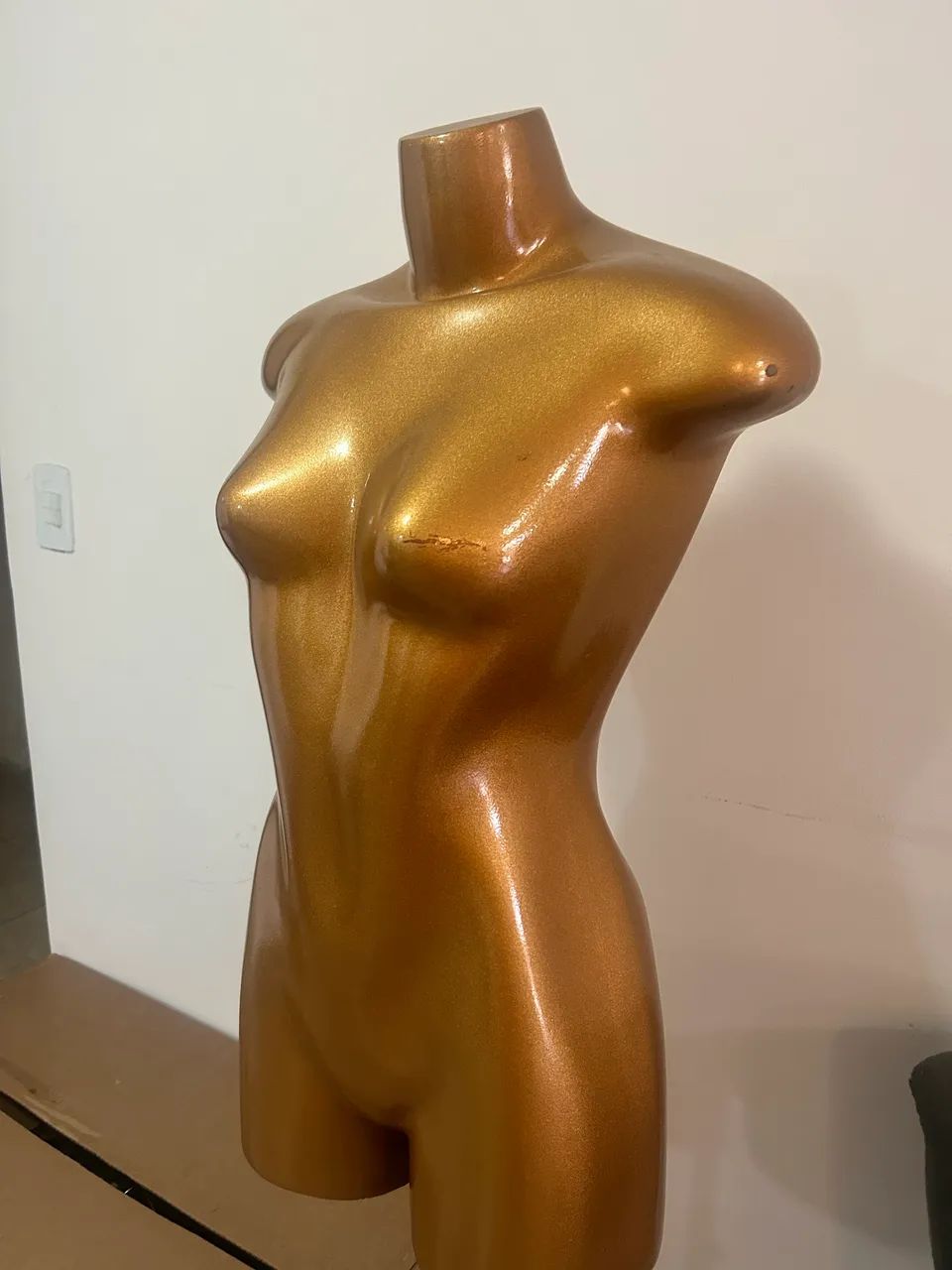 Manequim de fibra Dourado  - Foto 3