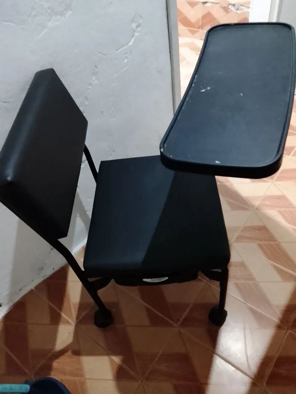 Vendo cadeira de manicure  - Foto 2