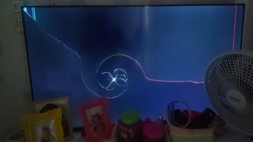 tv tcl QLED 50 polegadas quebrada