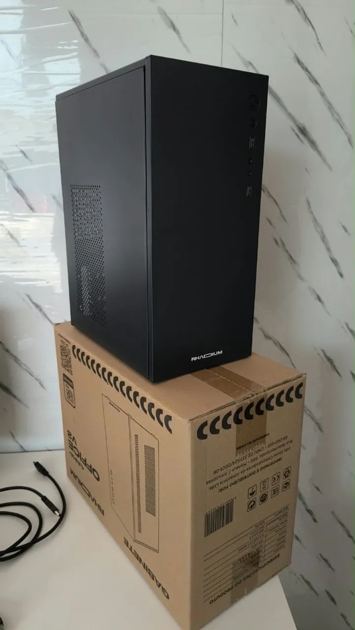 Gabinete com fonte 