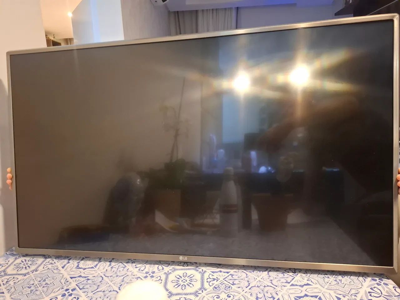 TV LG 43 " 4K ( com defeito ) - imagem azulada - Foto 2