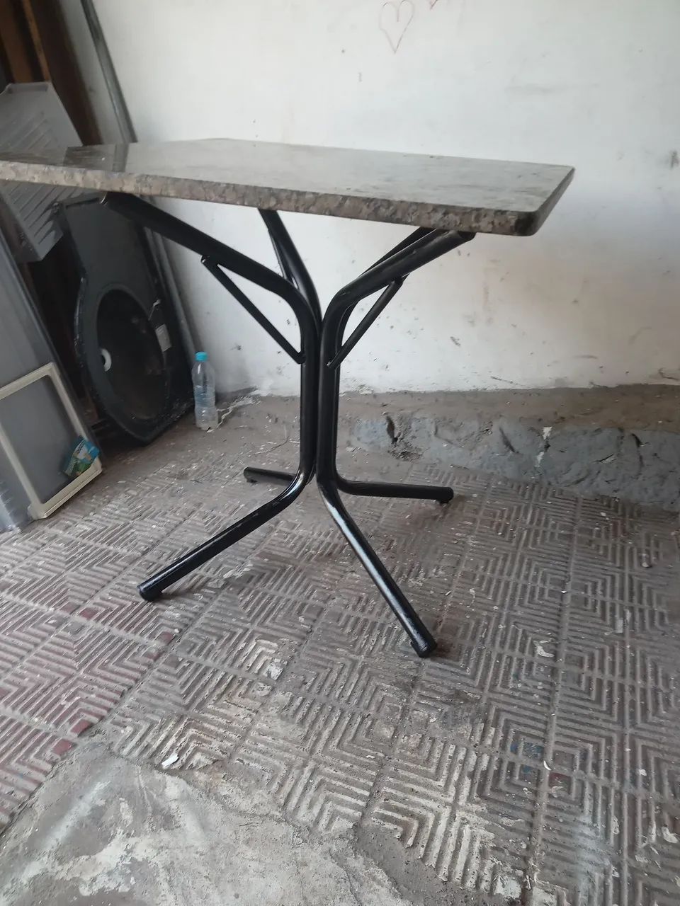 VENDO UMA MESA DE MARMORE QUADRADA SO A MESA SO - Foto 3