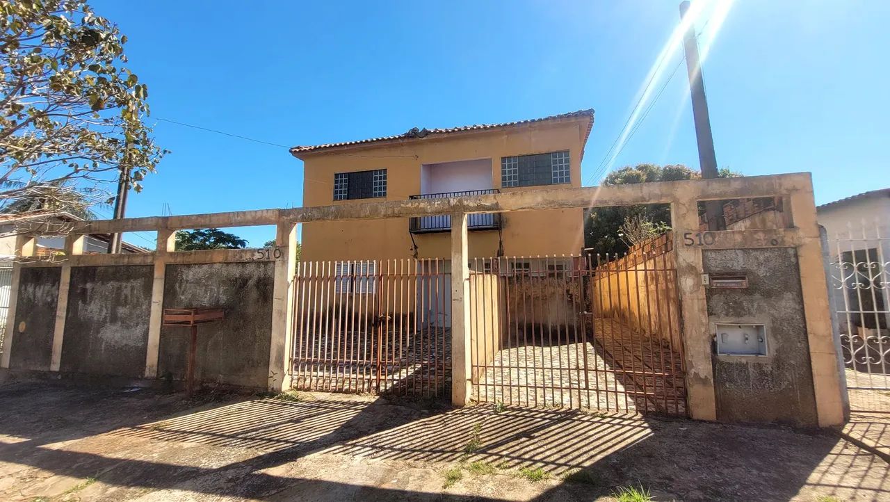 Alugo Sobrado 3 quartos 