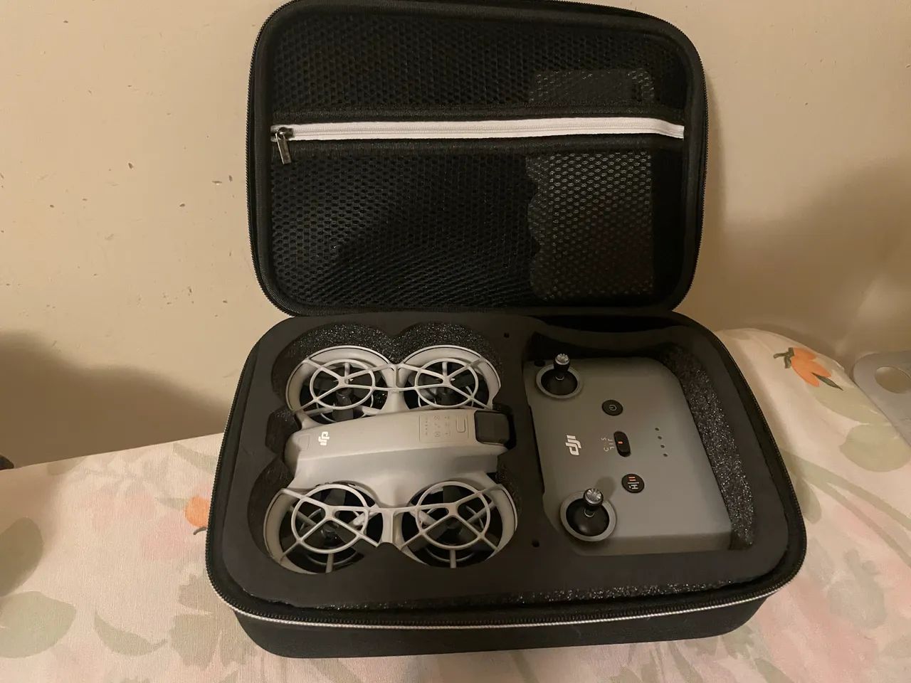 DJI Neo - 4 Baterias e Hub de recarga) +  Controle RC-N3 + Case + hélices Stealth - Foto 5