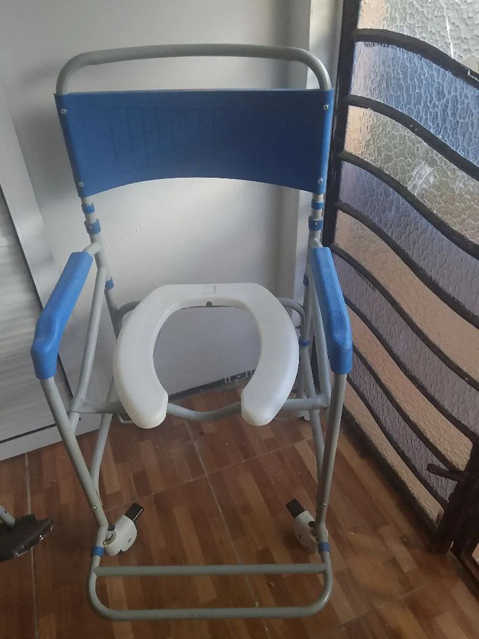Vendo cadeira Higiênica  - Foto 3