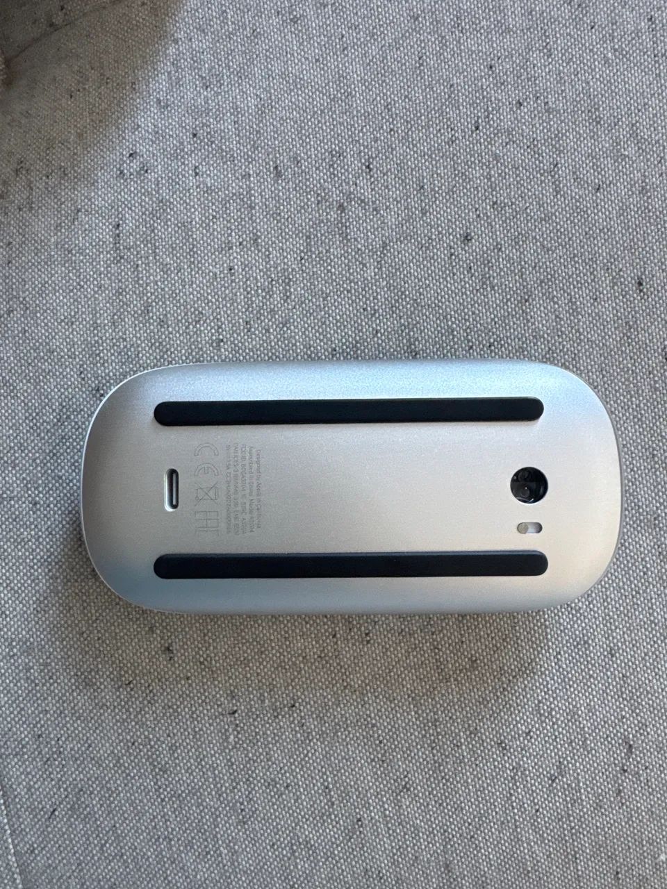 Magic Mouse (USB C) - Superfície Multi-Touch branca nova  - Foto 3