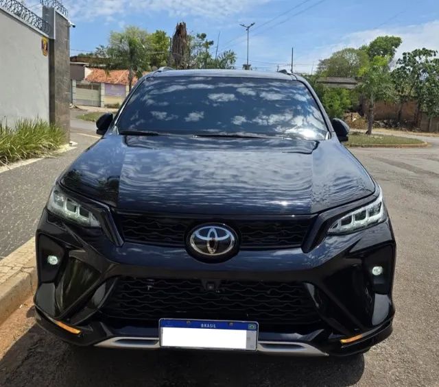 Toyota Hilux SW4 Diamond 2.8 TB 4x4 Die. Aut., foto 2 de 11