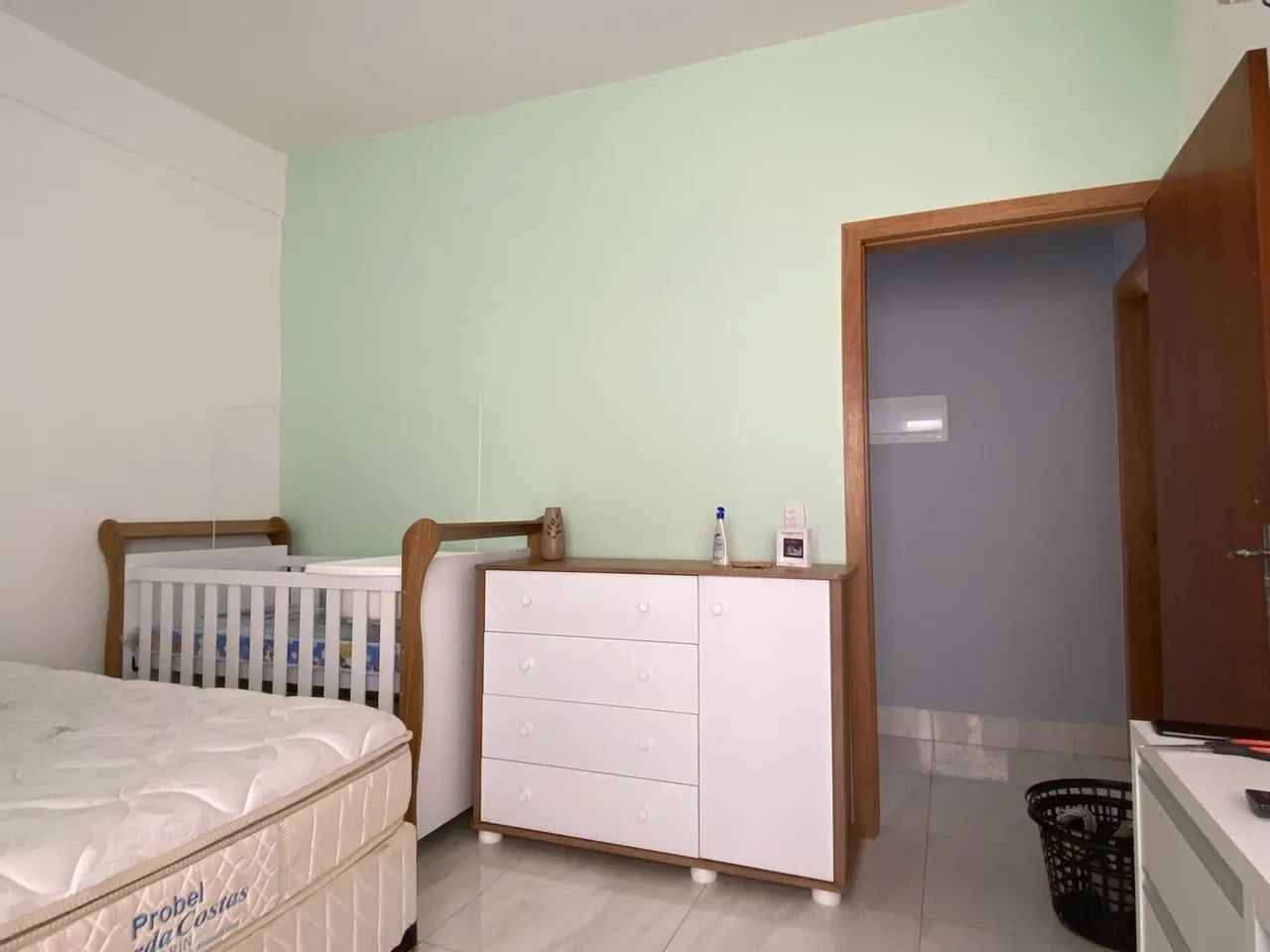 Cômoda Infantil 4 gavetas 1 porta retrô 